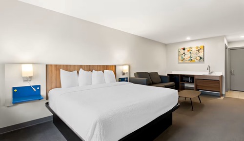 Suite, 1 King Bed, Accessible Bathtub (Mobility, Accessible Tub)