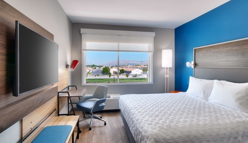 Room, 1 King Bed, Accessible (Roll-In Shower)