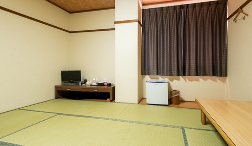 Japanese Room with Shared Bathroom - Twin, Smoking