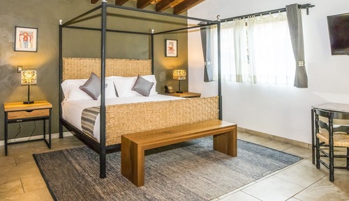 Junior Suite, 1 Queen Bed with Sofa bed