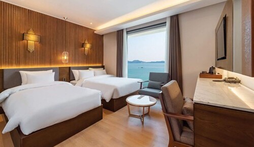 [2 Highballs+Snack] Deluxe Twin Room