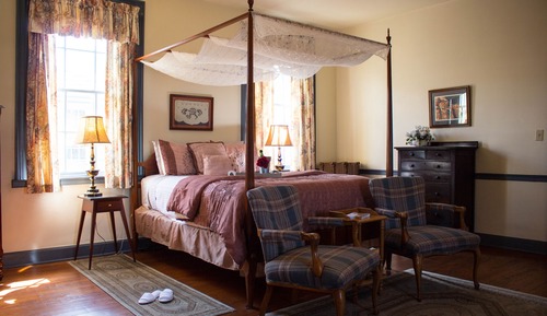 Room, 1 Queen Bed (The Hollows Room)