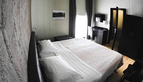 Economy Double Room Single Use, 1 King Bed