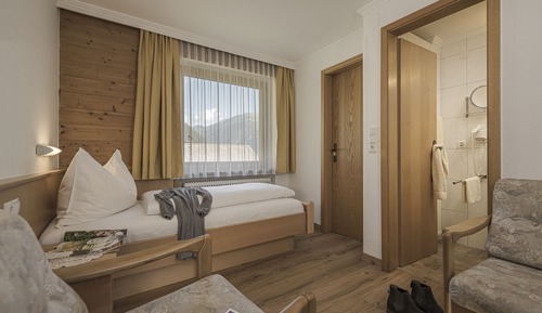 Apartment, 2 Bedrooms, Balcony, Mountain View