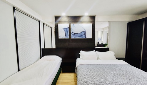 Family Apartment, Multiple Beds, Kitchen, City View (with computer)
