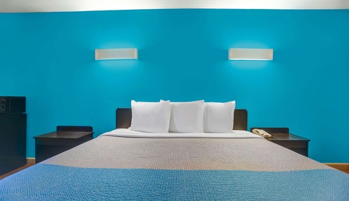 Standard Room, 1 King Bed, Non Smoking