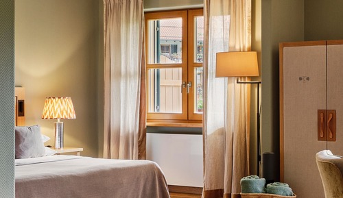 Junior Suite, 1 King Bed, Garden Area