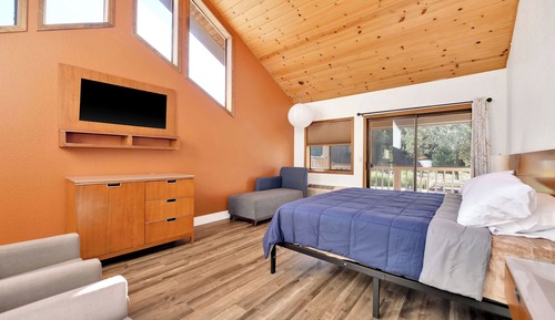 Deluxe King Bed