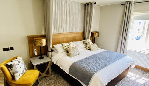 Deluxe Suite, 1 King Bed with Sofa bed