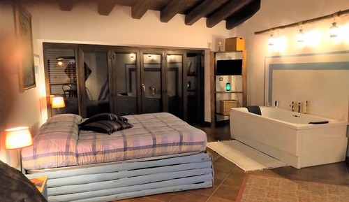 Deluxe Studio Suite, 1 Double Bed, Hot Tub, Tower