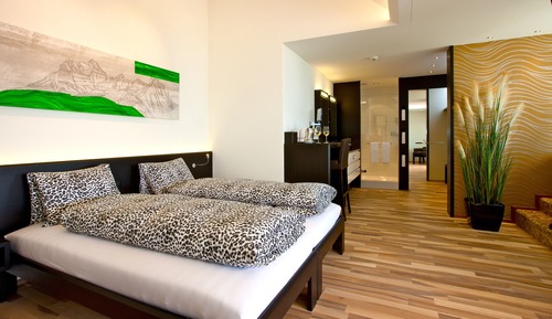 Superior Deluxe Suite with Whirlpool Bath