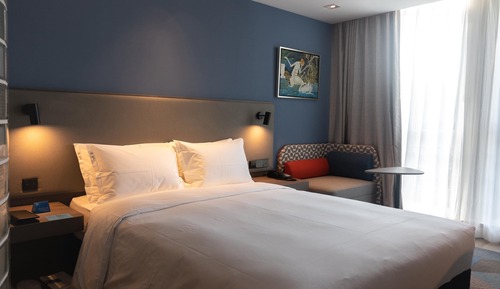 Standard Room, 1 King Bed