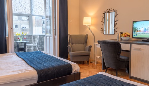 Superior Double or Twin Room, Detached Private Bathroom, (shared apartment)