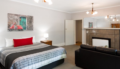 One Bedroom Apartment 