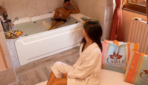 Junior Room, Jetted Tub