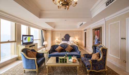Club Studio, 1 King Bed, River View