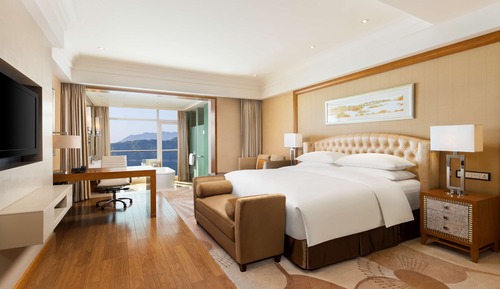 King lake view room
