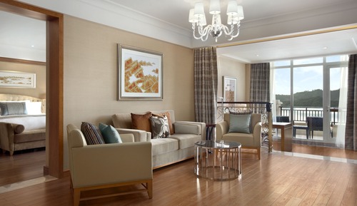 Deluxe Suite, Lake View