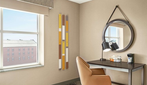 Room, 1 King Bed, Bathtub (Hearing)