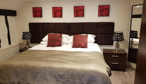Deluxe Suite, Ensuite (Room 8)
