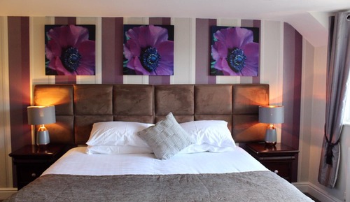 Family Suite, Ensuite (MCG Suite Room 5)