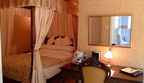 Double Room, Ensuite (Four Poster with Patio)