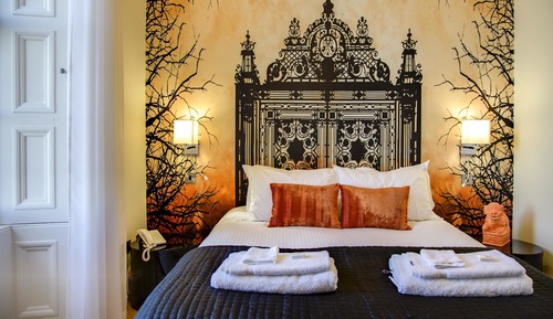 Superior Suite, 1 King Bed with Single Sofabed