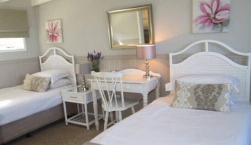 Luxury Queen and Twin Room (5)