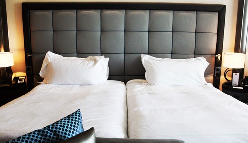 Deluxe Room, 2 Twin Beds, Pool View