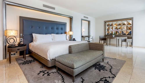 Deluxe Suite, Pool View (King Grand)