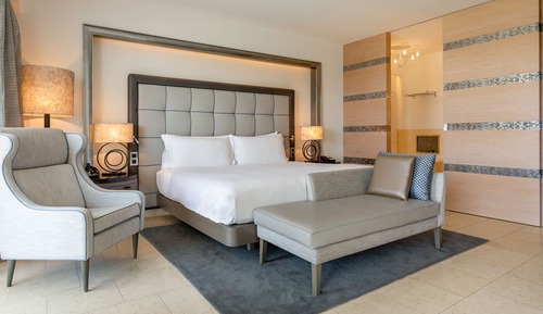 Deluxe Room, Pool View (King Grand)
