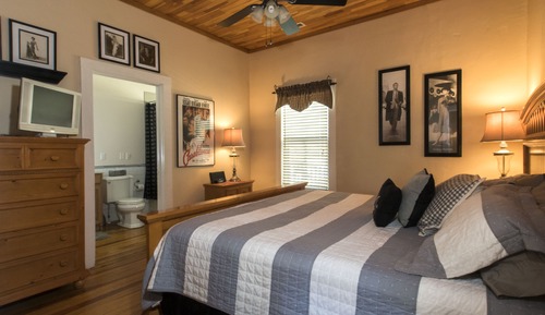 Movie Galley Suite, 1 King Bed and 1 Queen Sofa Bed, Patio