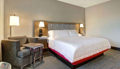Room, 1 King Bed, Refrigerator & Microwave