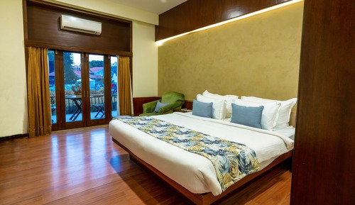 Deluxe Room, Lake View