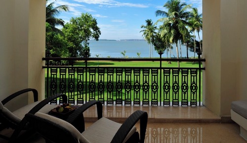 Room, 1 King Bed, Balcony, Pool View