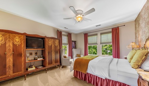 Deluxe Room, 1 Queen Bed, Private Bathroom (The King George III Suite)