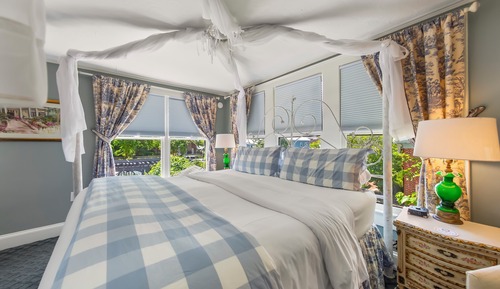 Romantic Room, Private Bathroom (The Hidden Room)