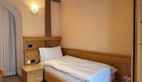 Standard Room, 2 Twin Beds, Balcony, Mountain View