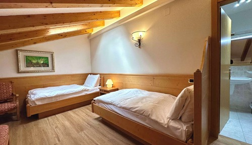 Family Room, Multiple Beds, Balcony, Mountain View