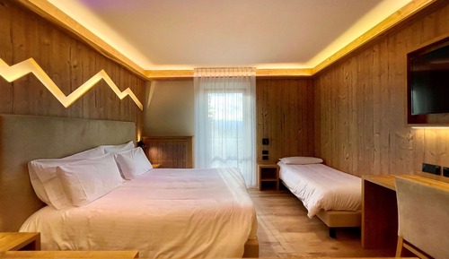 Comfort Room, Multiple Beds, Balcony, Mountain View