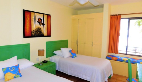 Deluxe Condo, 2 Bedrooms, Ocean View