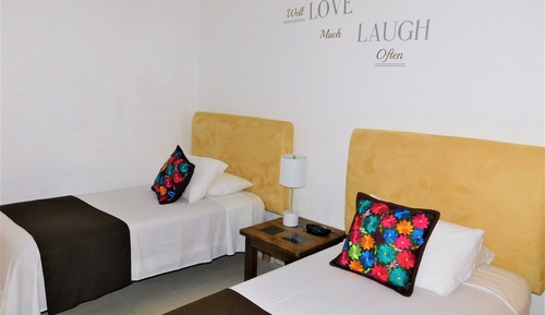 Traditional Condo, 2 Bedrooms, Garden View