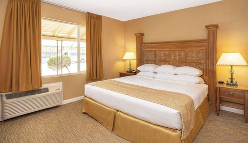 Premium Room, 1 King Bed, Non Smoking