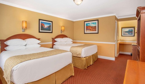 Comfort Room, 2 Queen Beds, Smoking
