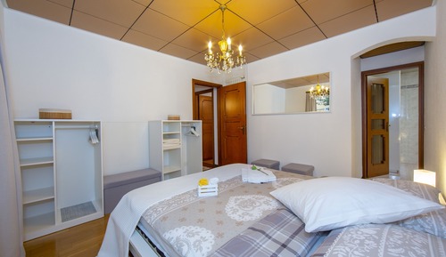 Family Apartment, 2 Bedrooms, 2 Bathrooms, Mountainside (Chiara's Home)