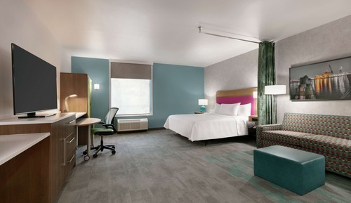 Studio, 1 King Bed, Accessible (Mobility & Hearing, Roll-in Shower)