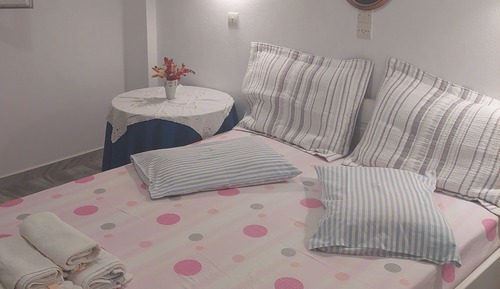 House, 2 Bedrooms, Smoking, Balcony