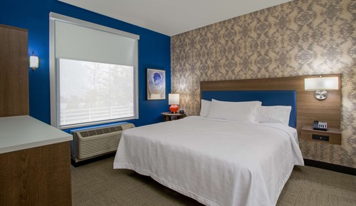 Suite, 1 King Bed, Accessible (Hearing)