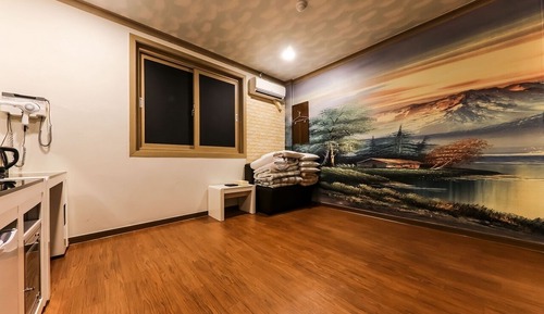 Room (General Taxi_Ondol, Netflix)