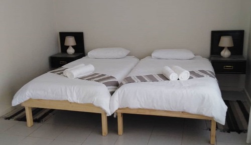 Room (Budget)